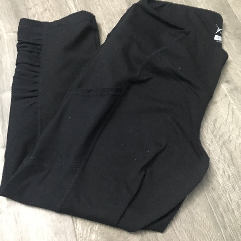 Old Navy active capris- size L